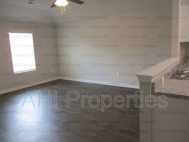 Building Photo - 331 Clear Creek Ln
