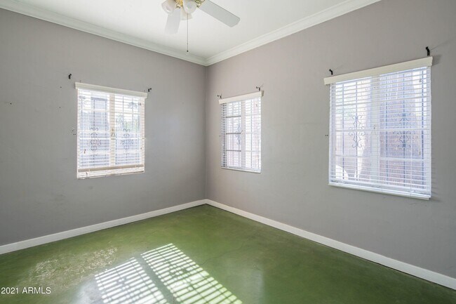 Back SW Bedroom - 917 W McDowell Rd