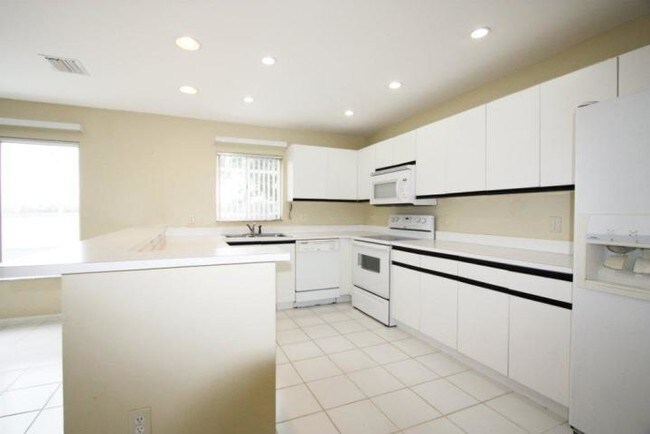 Building Photo - 9680 Arbor Meadow Dr