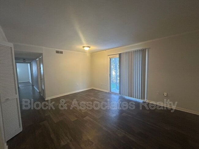 Foto del edificio - 2250 Sunderland Rd