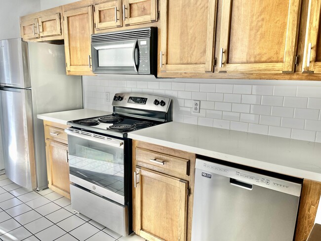 Building Photo - 9665 Siegen Ln