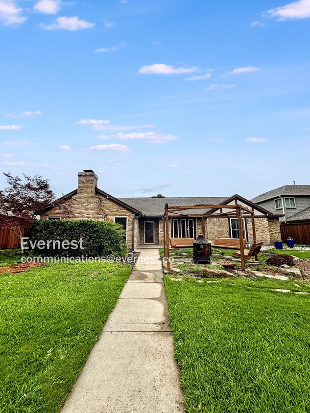 Foto principal - 1120 Stratford Dr