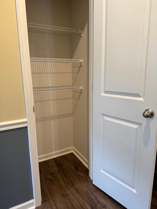 Foto del edificio - 839 Barlow Ln