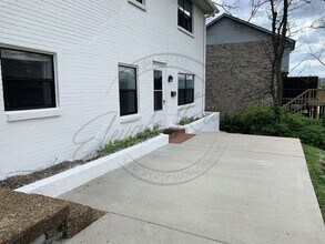 Building Photo - 606 Ellen Dr