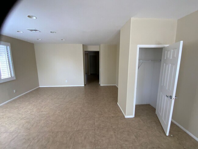 Building Photo - RISE CANYON DR