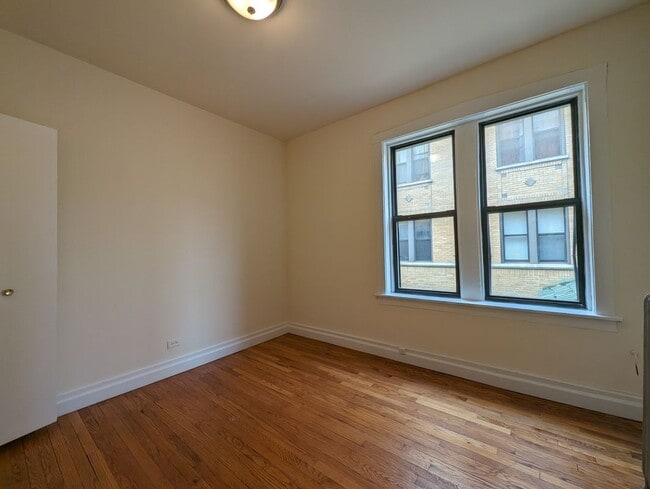 Foto del edificio - 1530 N Kedzie Ave