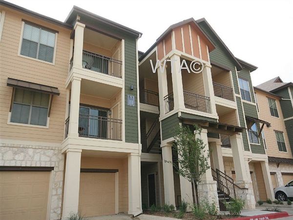 Building Photo - 3621 W Slaughter Ln