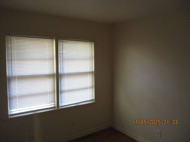 Foto del edificio - 151 Force Dr