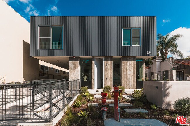 Foto del edificio - 854 Westmount Dr