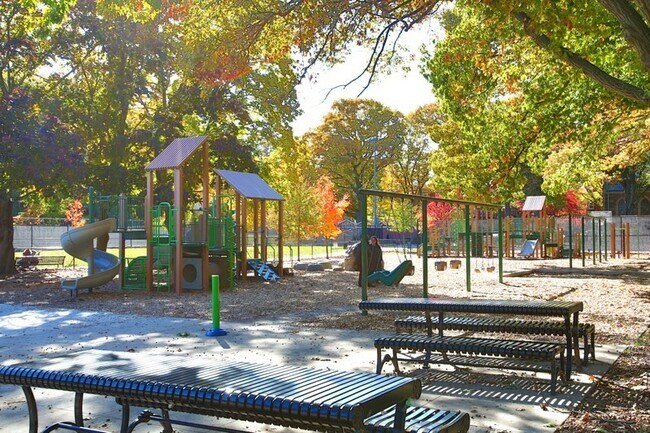 Foto del edificio - 1805 Beacon St