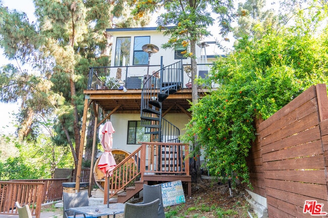 Building Photo - 1933 Lemoyne St