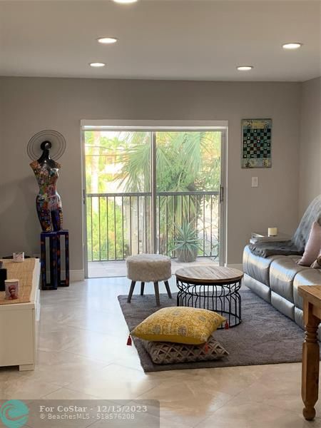 Foto del edificio - 701 NE 1st Ct