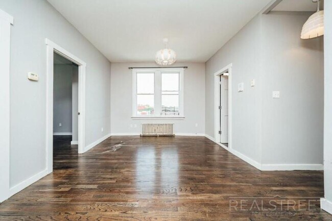 Foto del edificio - 2 bedroom in Brooklyn NY 11237