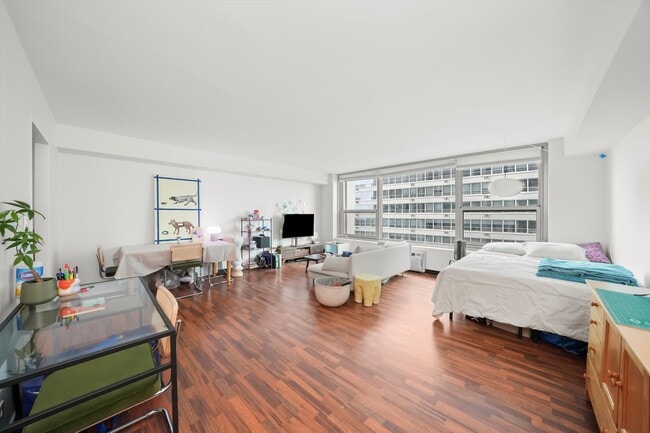 Foto del edificio - 3600 N Lake Shore Dr