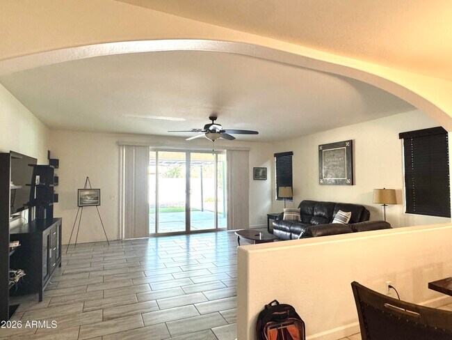 Foto del edificio - 1848 N Loretta Pl