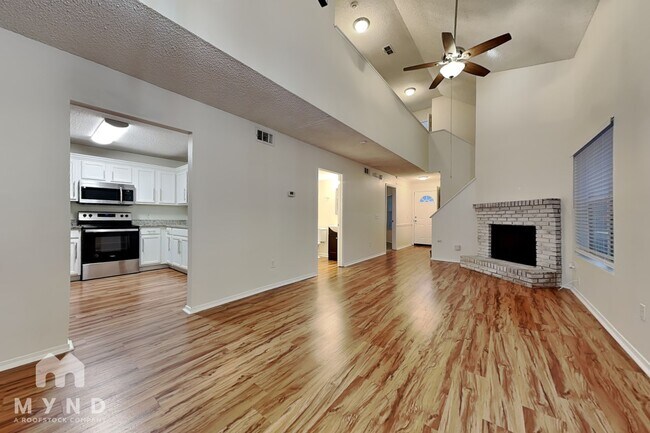 Foto del edificio - 11021 Traci Lynn Dr