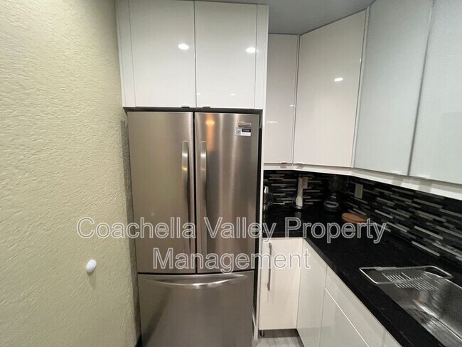 Building Photo - 2821 Los Felices Cir W