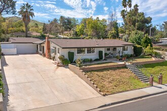 Building Photo - 208 W Broadbent Dr