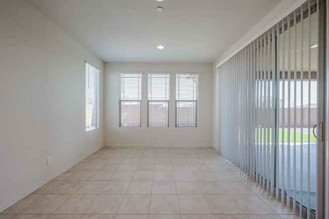 Foto del edificio - 13715 W Calle De Baca