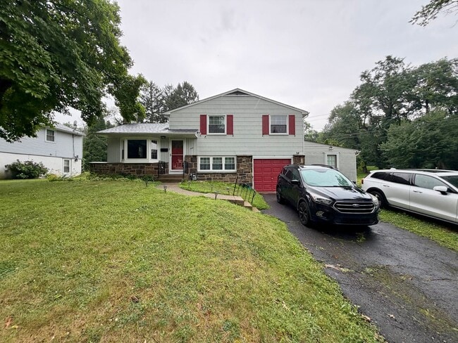 Photo - Stunning 4-Bedroom Home Nestled in Glenside. Available NOW!