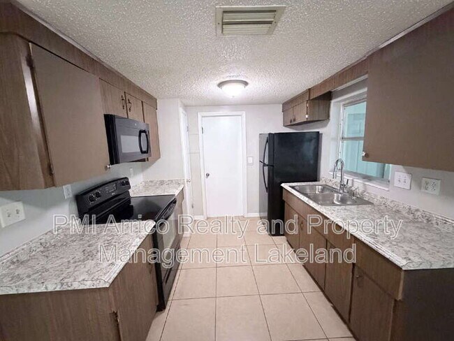 Foto del edificio - 827 W Carole St