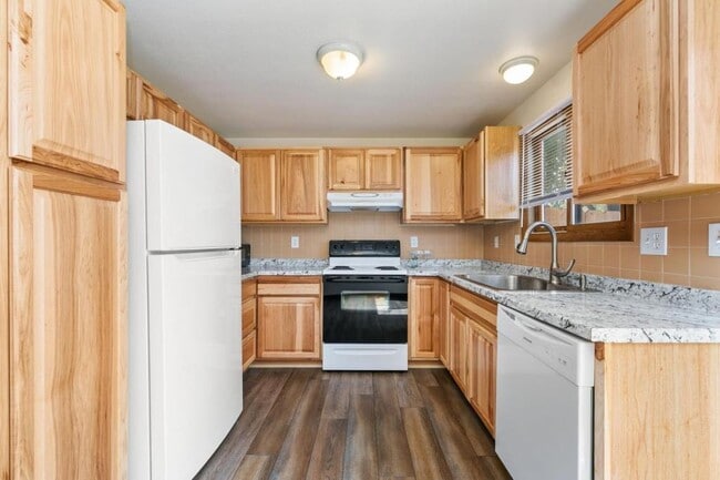 Building Photo - 420 Mulberry Dr