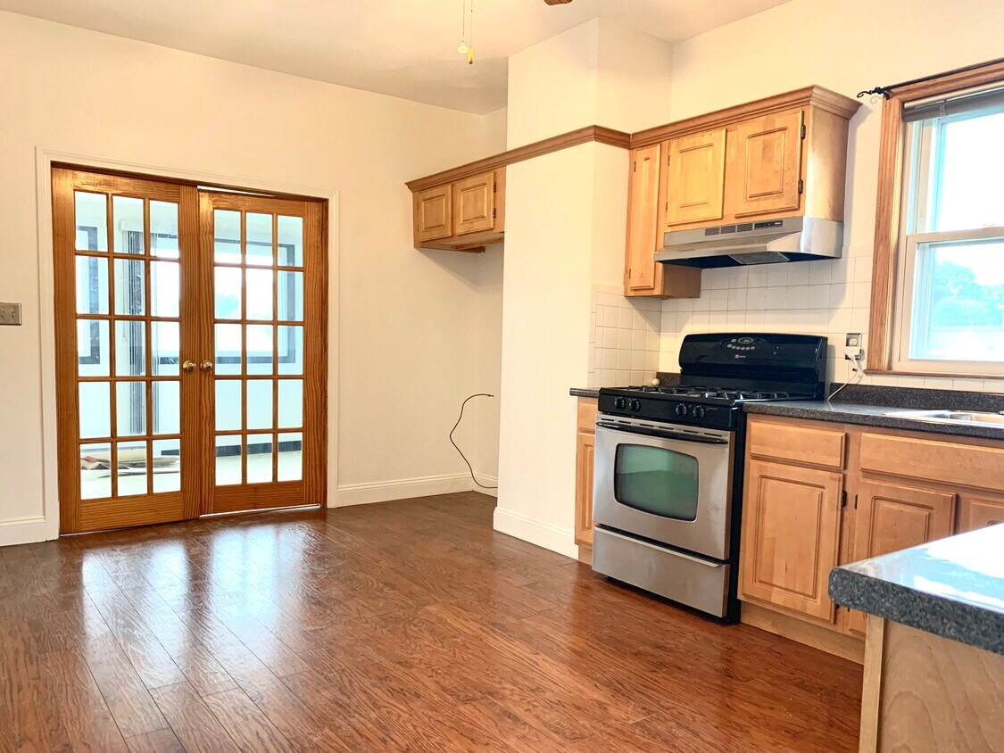 KITCHEN - 691 Bennington St