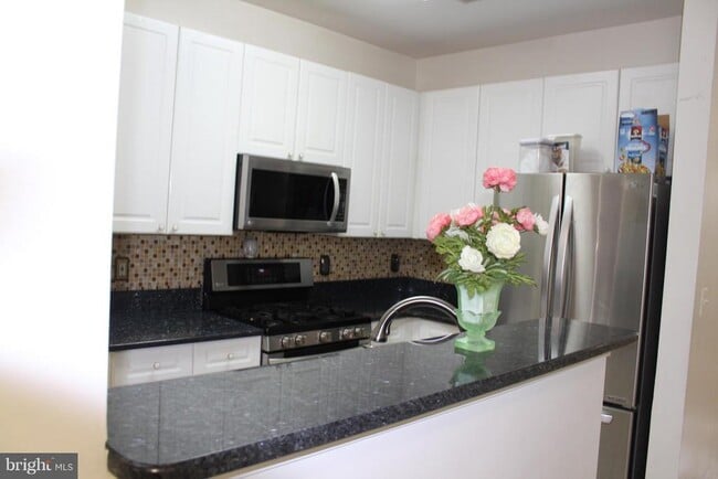 Foto del edificio - 2663 Manhattan Pl