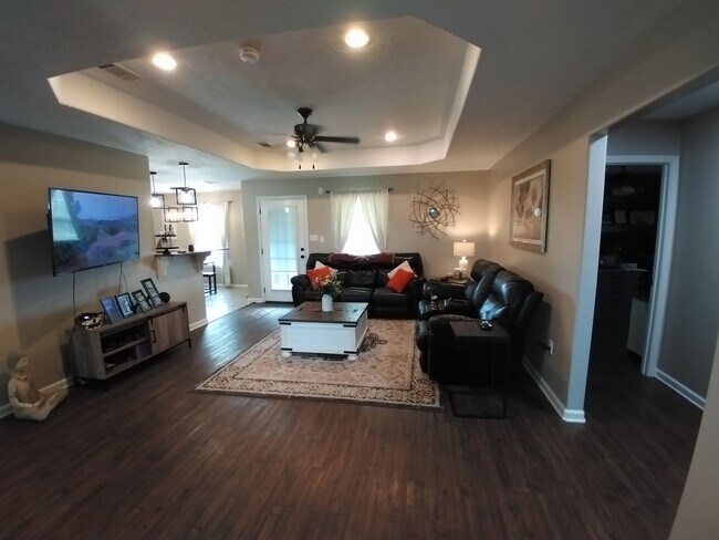 Foto del edificio - 383 Butler Rd