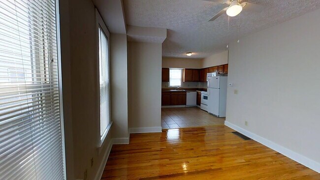 Foto del edificio - 1373 Summit St