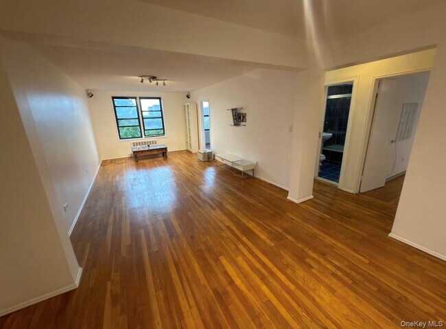 Foto del edificio - 89-20 55th Ave