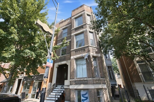 Building Photo - 1128 W Diversey Pkwy