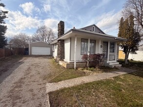 Building Photo - 520 S Van Marter Rd