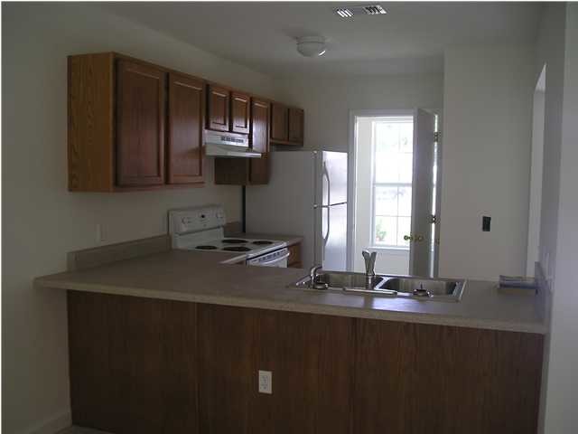 Building Photo - 100 Duloft St