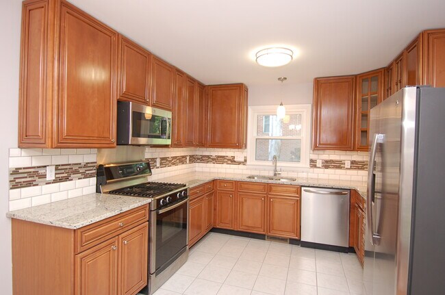 Kitchen - 1011 Greenwich St