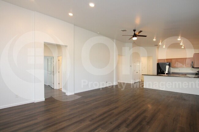 Foto del edificio - 1618 E Grove St