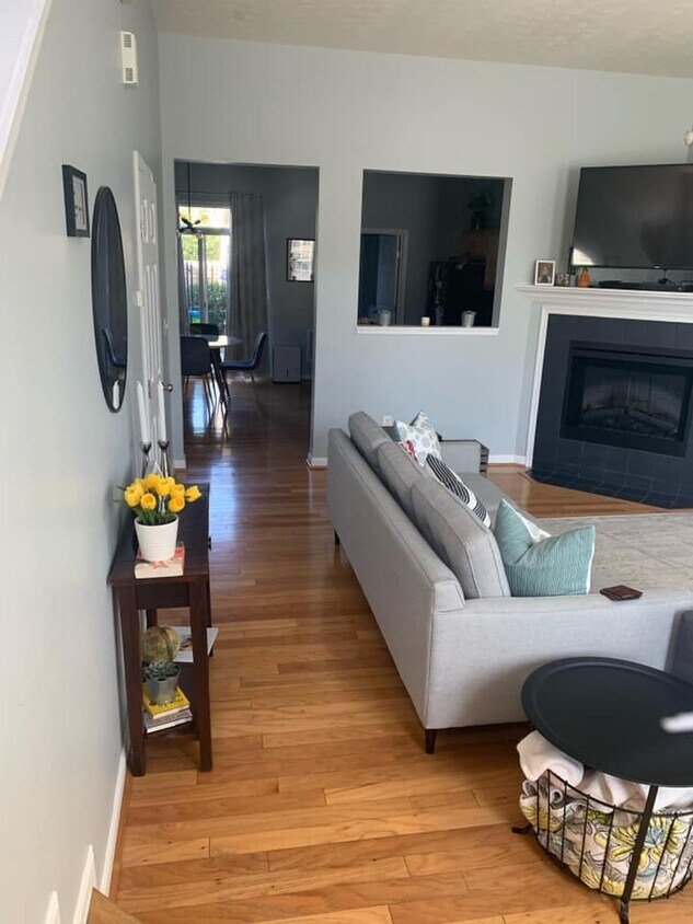 Foto del edificio - 1441 Laurel Park Dr