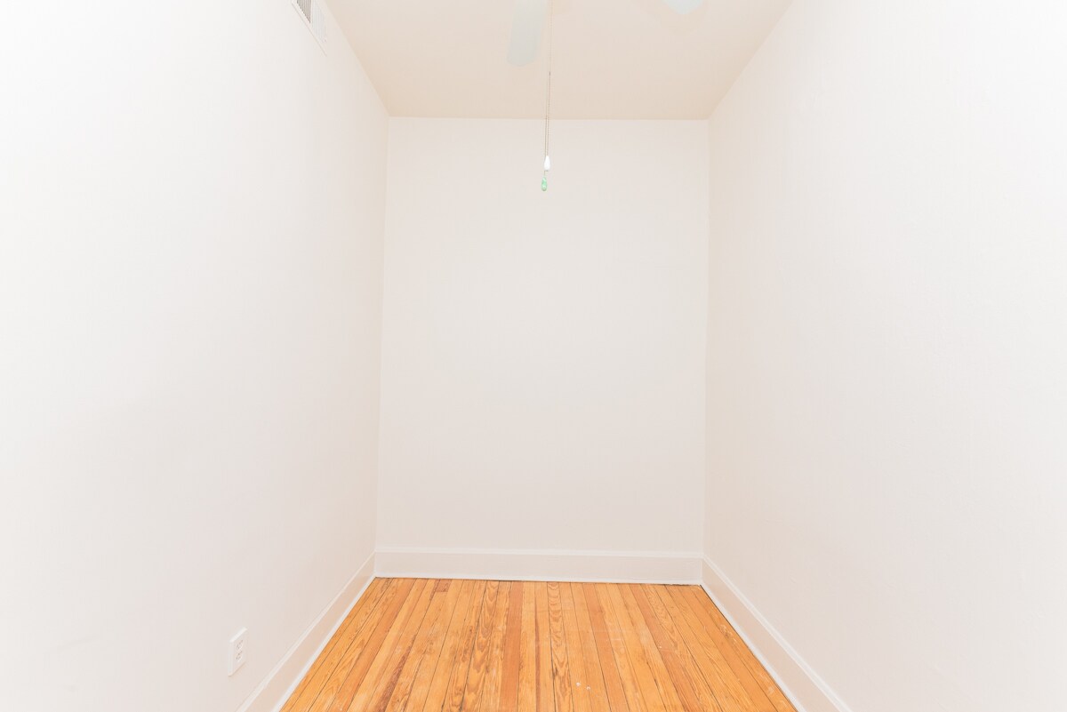Primary Photo - 1401 W Huron St