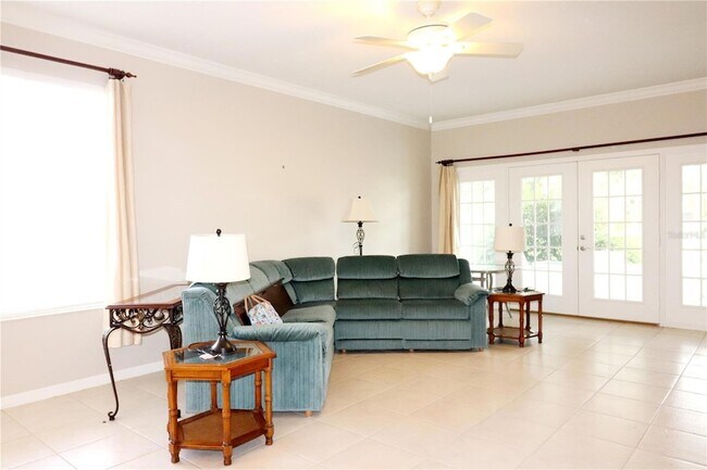 Building Photo - 5532 Sir Churchill Dr