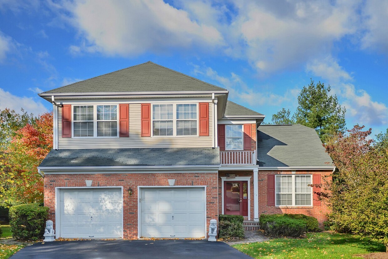 Primary Photo - 13 Oakwood Ct