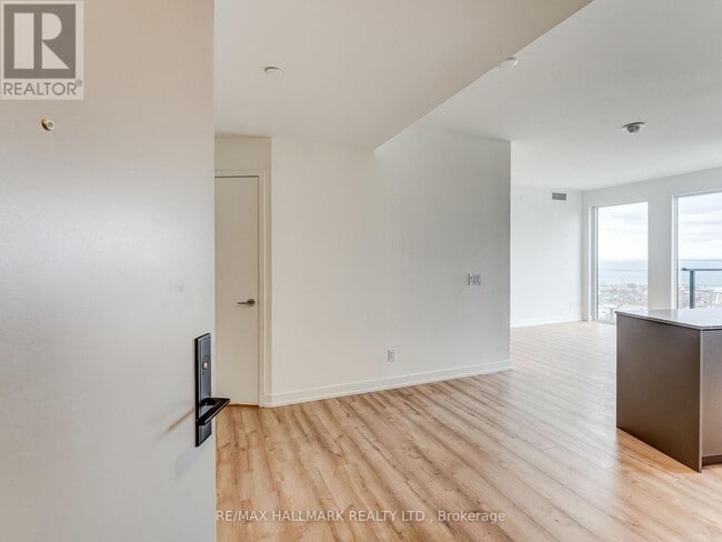 Building Photo - 135 E Liberty St