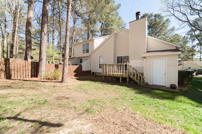 Building Photo - 105 Lake Pine Dr