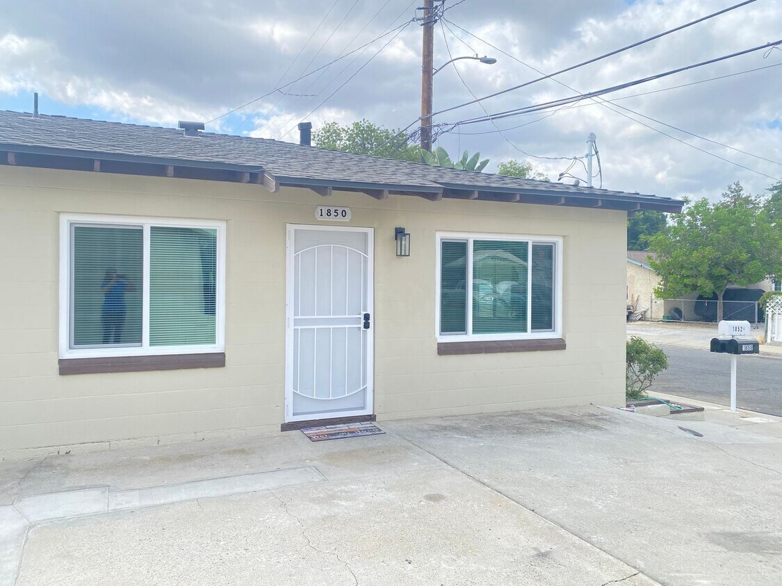 Foto principal - Remodeled 1 bed, 1 bath Condo in Central S...