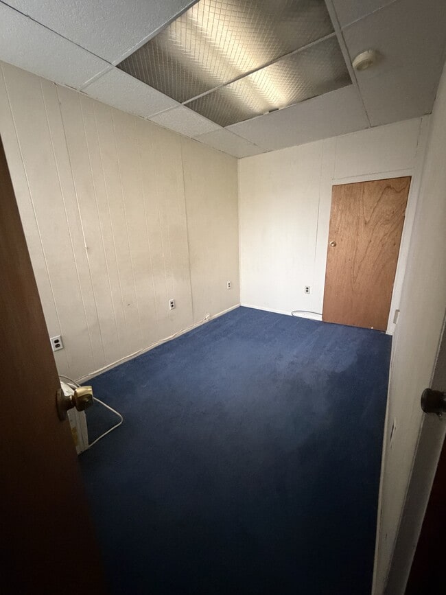 Building Photo - 3065 Edgemont St