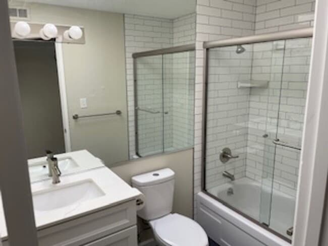 Building Photo - Beautiful Condo with views from Mt. Olympus!