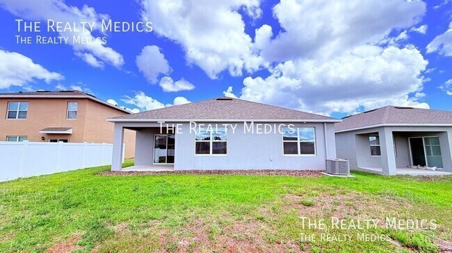 Building Photo - 1007 August Sky Dr