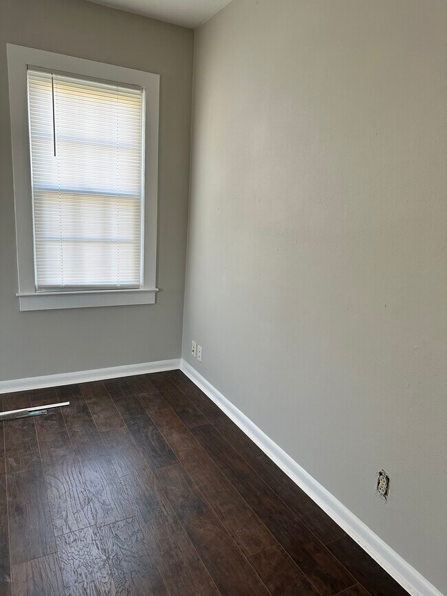 Building Photo - 405 Lula Ln