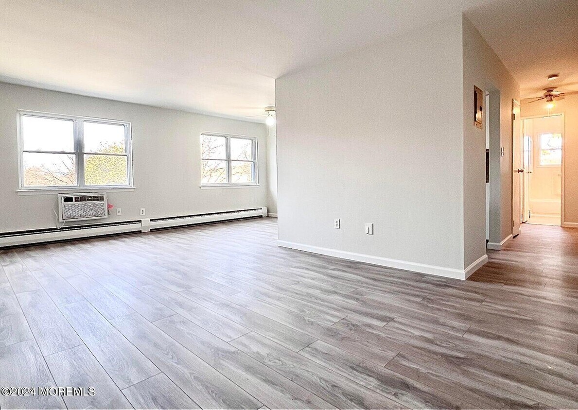 56 Manchester Ct Unit E, Freehold, NJ 07728 Condo for Rent in