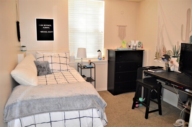 Foto del edificio - 363 Belmont Pl