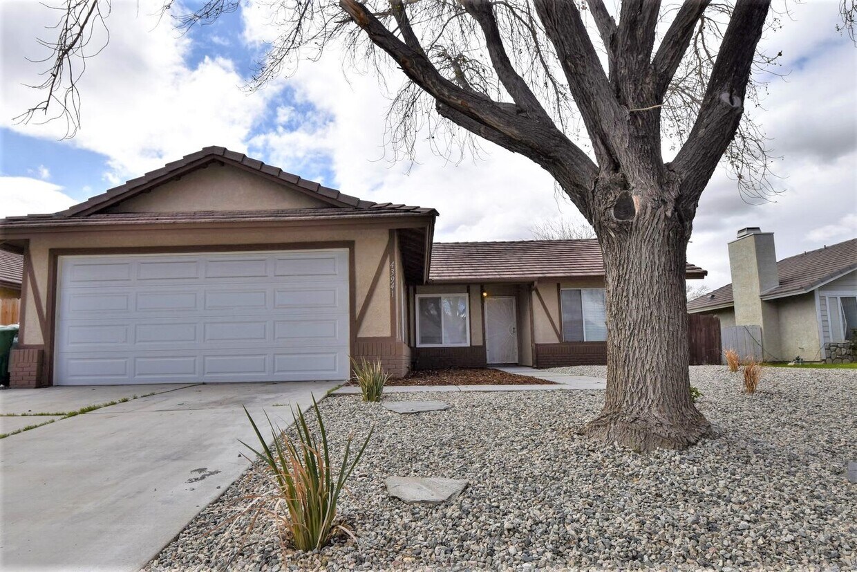 Primary Photo - 43941 Maria Cir
